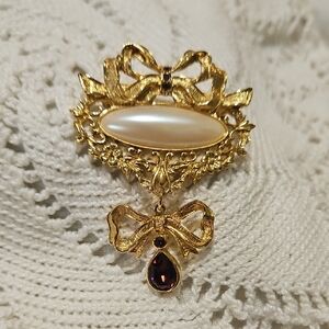 1995 Victorian Revival Dangly Ribbon Amethyst Purple Rhinestone Brooch